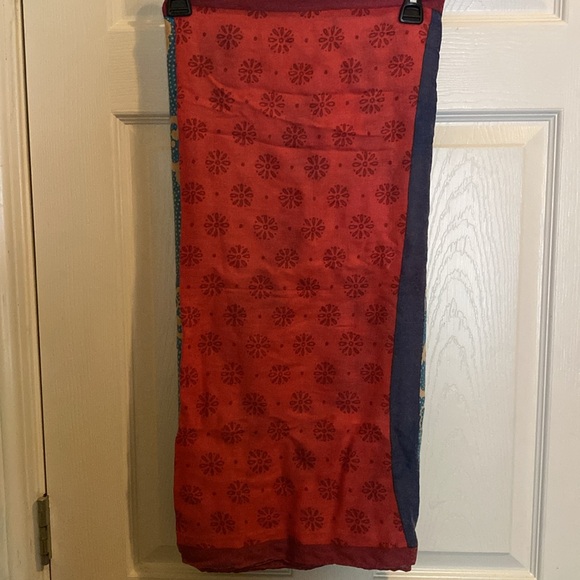 Sherpa Adventure Gear Infinity wool-blend scarf. - Picture 5 of 6